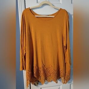Cable & Gauge Women's Amber Lace Trim Top